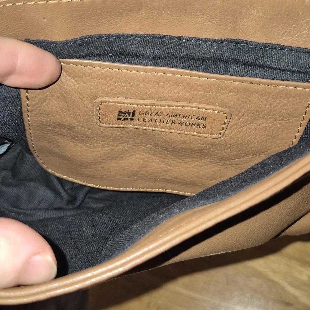 FREE Great American Leatherworks Brown Quilted Chain Strap Shoulder Bag - Picture 10 of 14